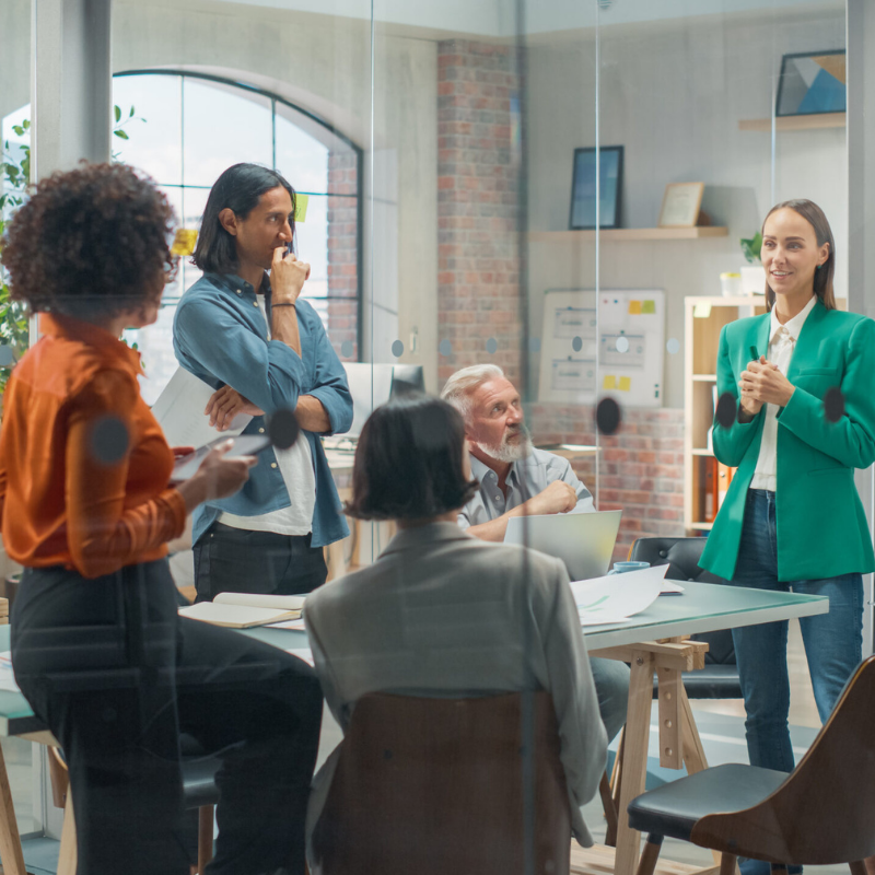 besprechung-zu-e-learning-loesungen-wie-webbased-training