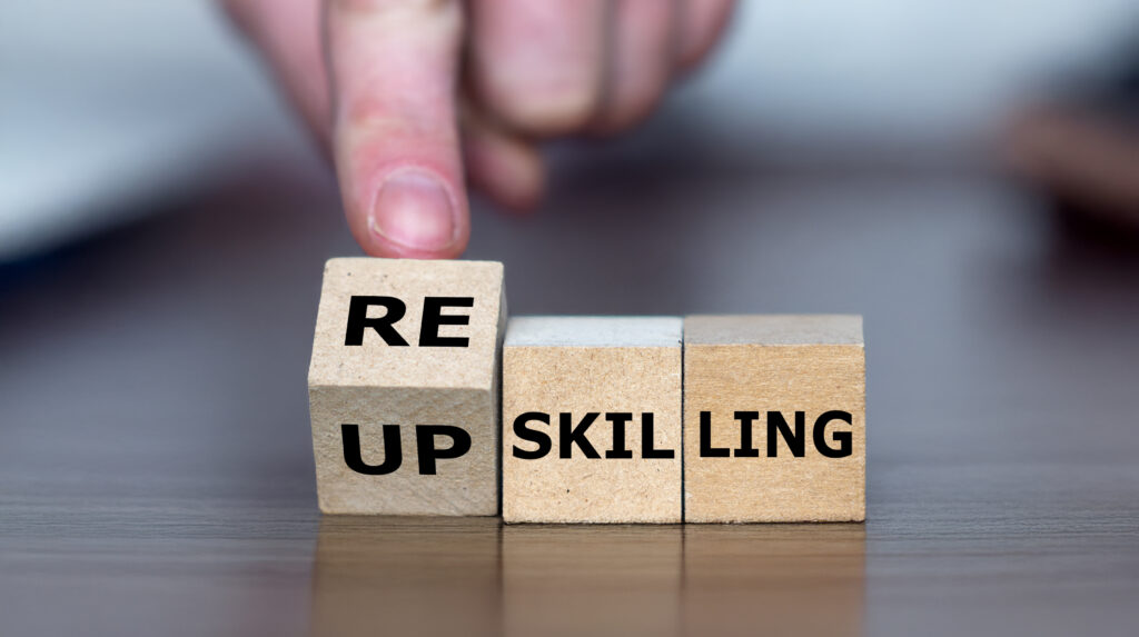 holzblöcke-reskilling-zu-upskillling-