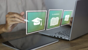 e-learning-managen-laptop