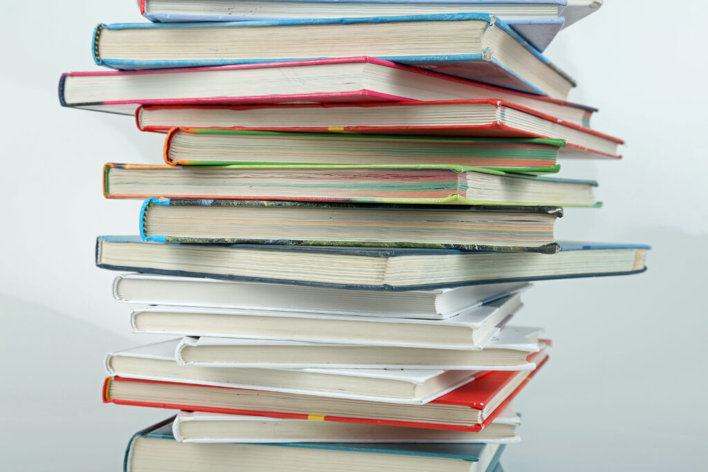 stapel-an-büchern-lernstoff-für-elearning